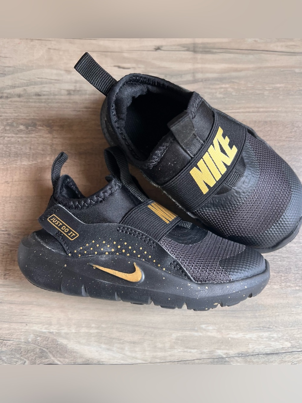Nike Flex Runner 4 Slip-On Sneaker